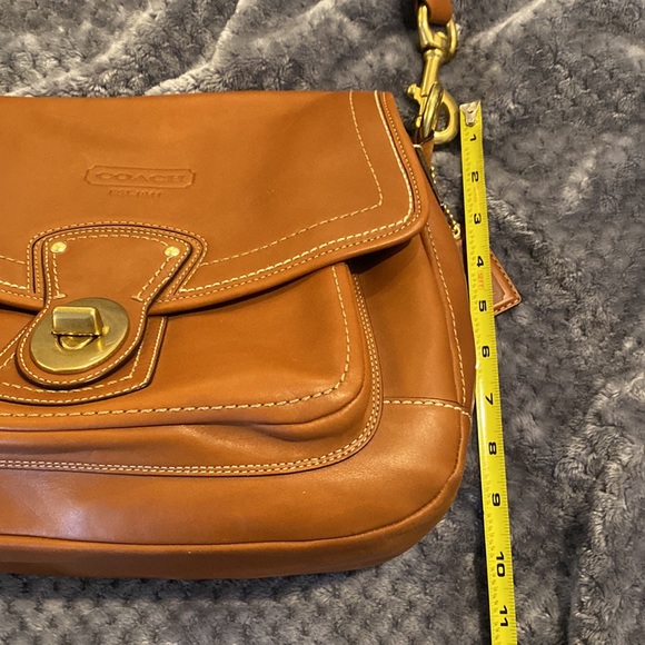 New tan Coach handbag closet staple classic - Picture 3 of 12